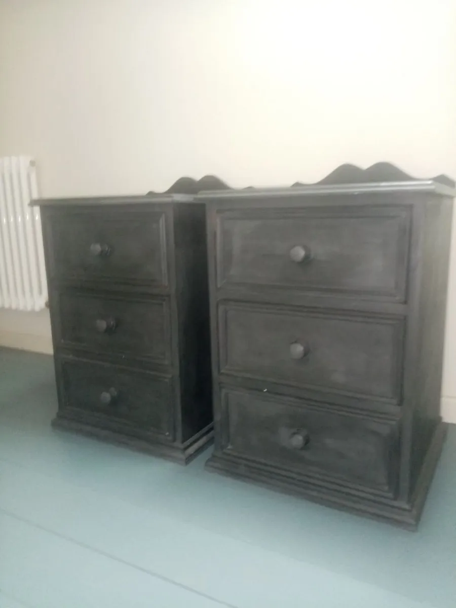 2 SOLID PINE CHESTS OF DRAWERS BEDSIDE CUPBOARDS - Image 4