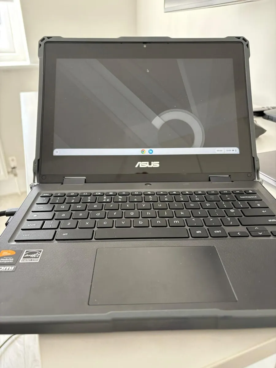 Laptop : ChromeBook - Image 2