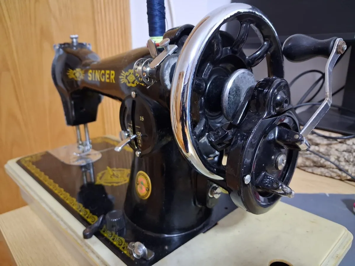 Vintage Singer Sewing Machine - Image 1