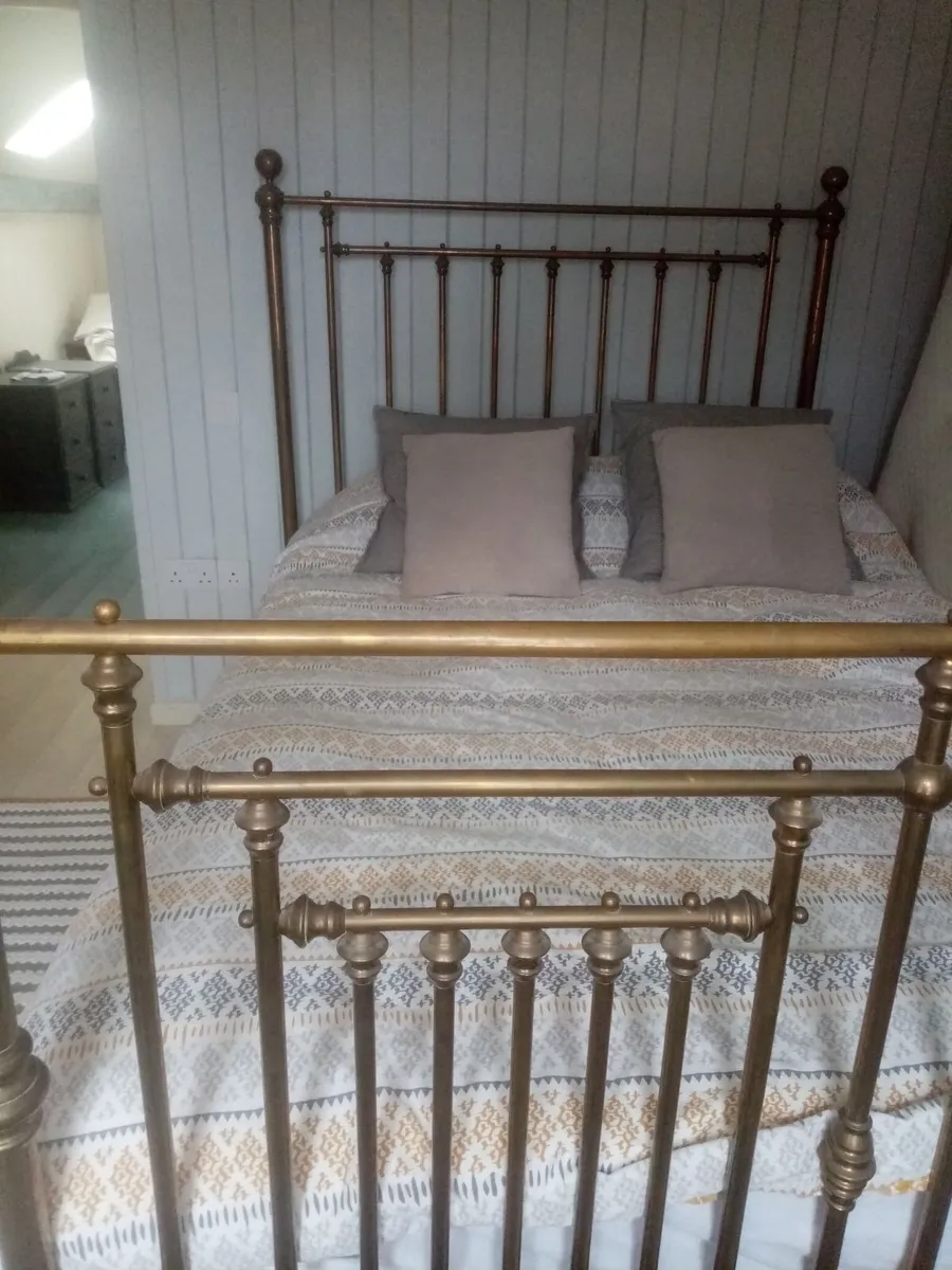 ANTIQUE VICTORIAN BRASS DOUBLE BED + BASE - Image 1