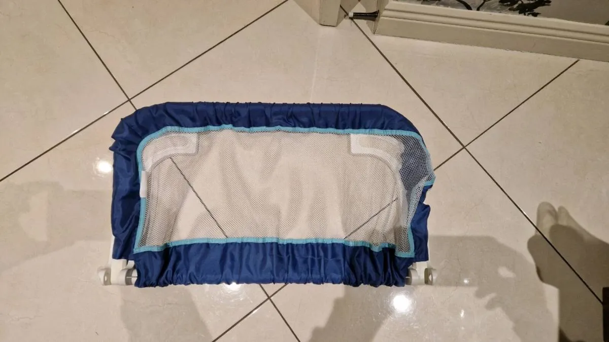 Bed safety extendable border for kids - Image 1