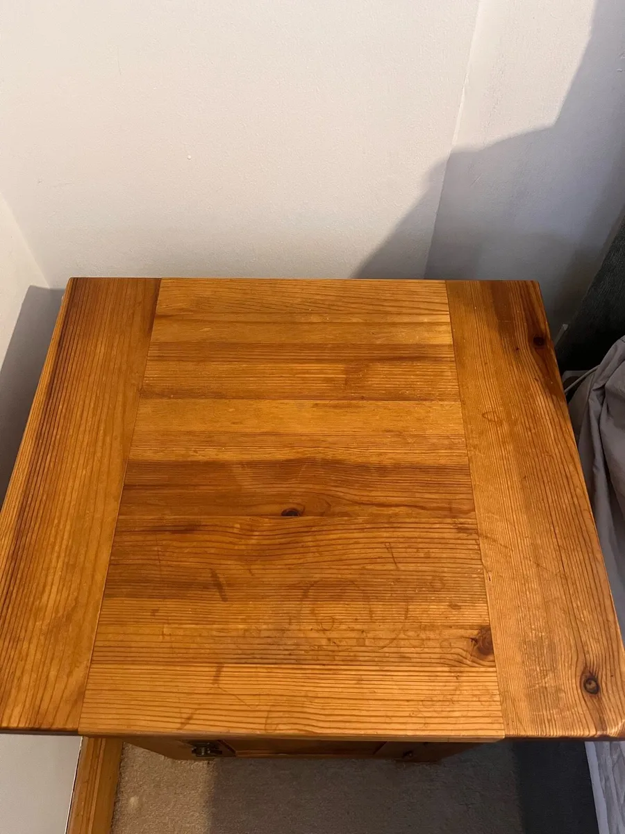 Bedside lockers x2 - Image 2