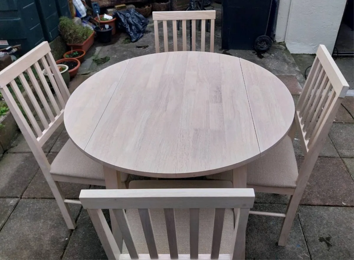 New table and 4 chairs - Image 1