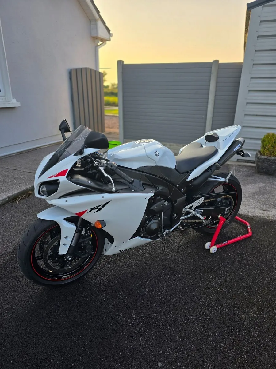 YAMAHA R1 Big Bang - Image 4