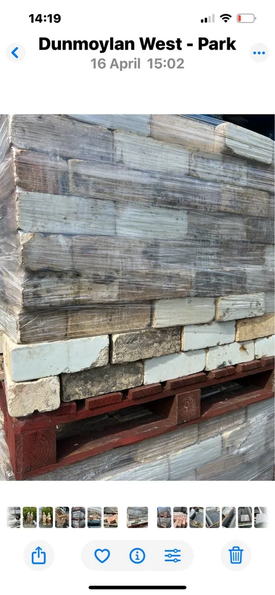 Yellow bricks - Image 1