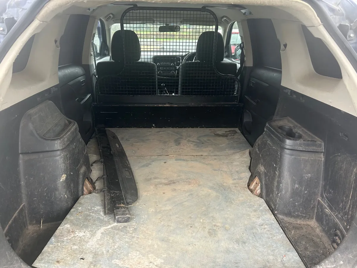 2015 Mitsubishi Outlander 2.3 diesel doe July 26 - Image 2