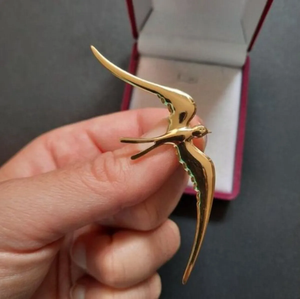 Flying Swallow Brooch Bird Shawl Pin Badge - Image 2