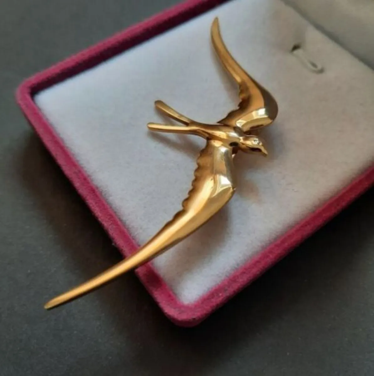 Flying Swallow Brooch Bird Shawl Pin Badge - Image 4