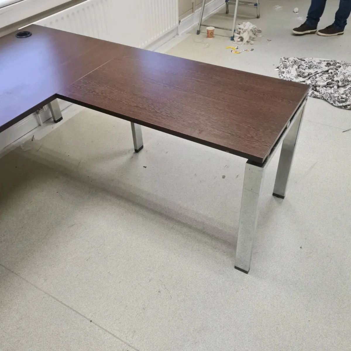 Executive walnut office desks - Image 2