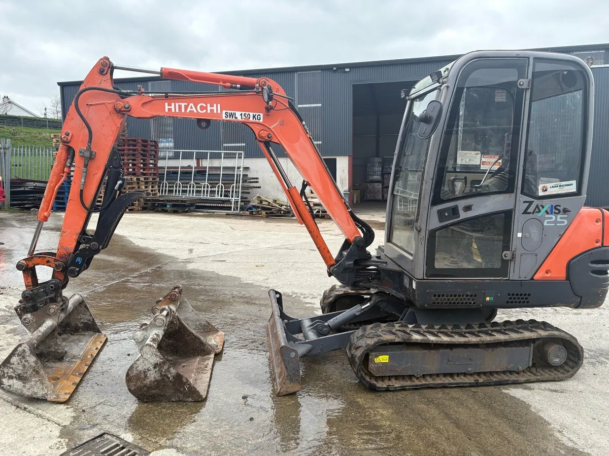 Hitachi Zaxis 25 mini digger - Image 2