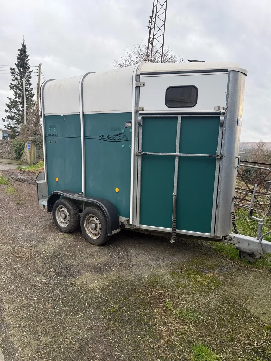 Horse box - Image 1