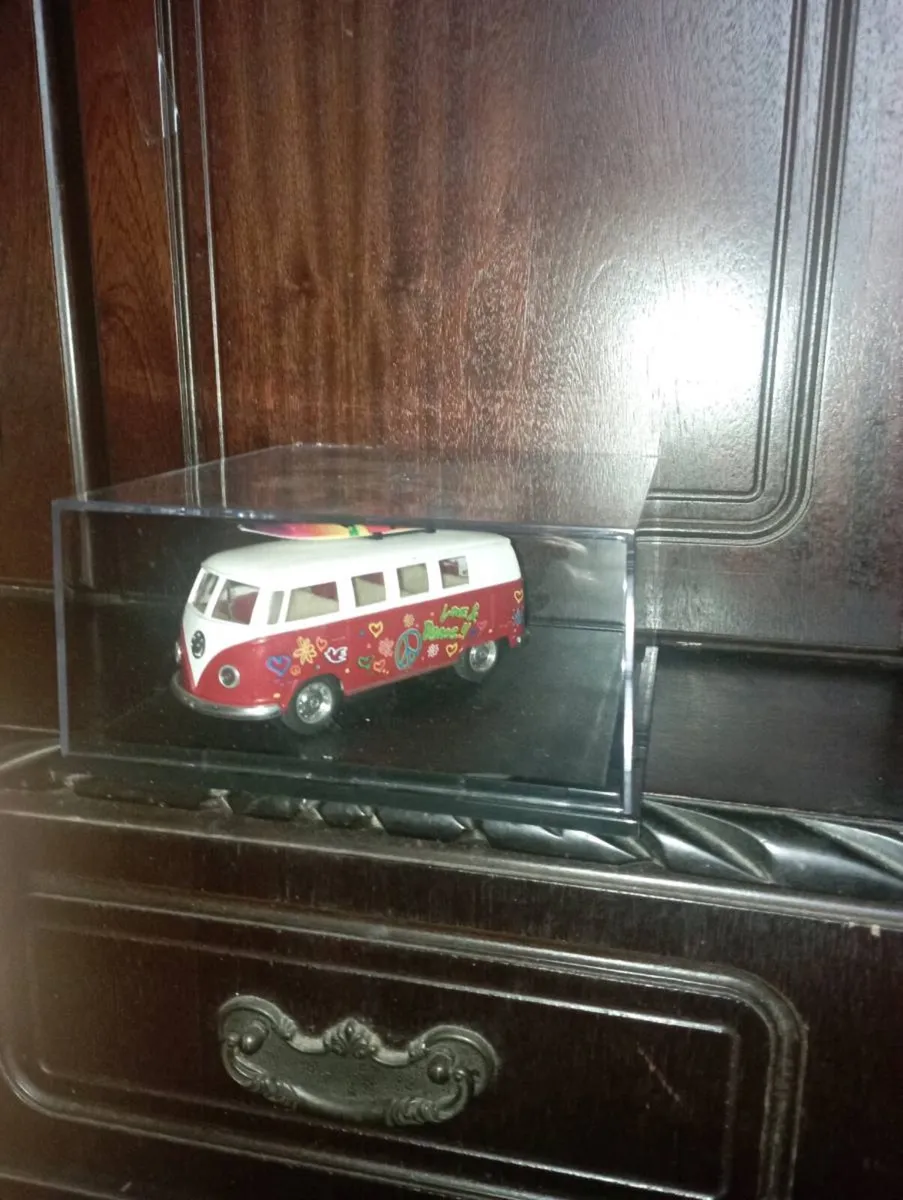 VINTAGE VOLKSWAGEN CLASSIC 1962 CAMPER VAN - Image 2