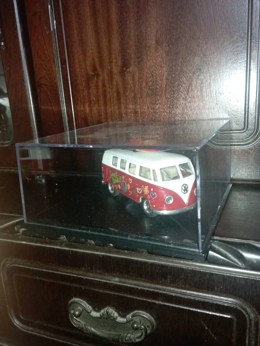 VINTAGE VOLKSWAGEN CLASSIC 1962 CAMPER VAN - Image 3