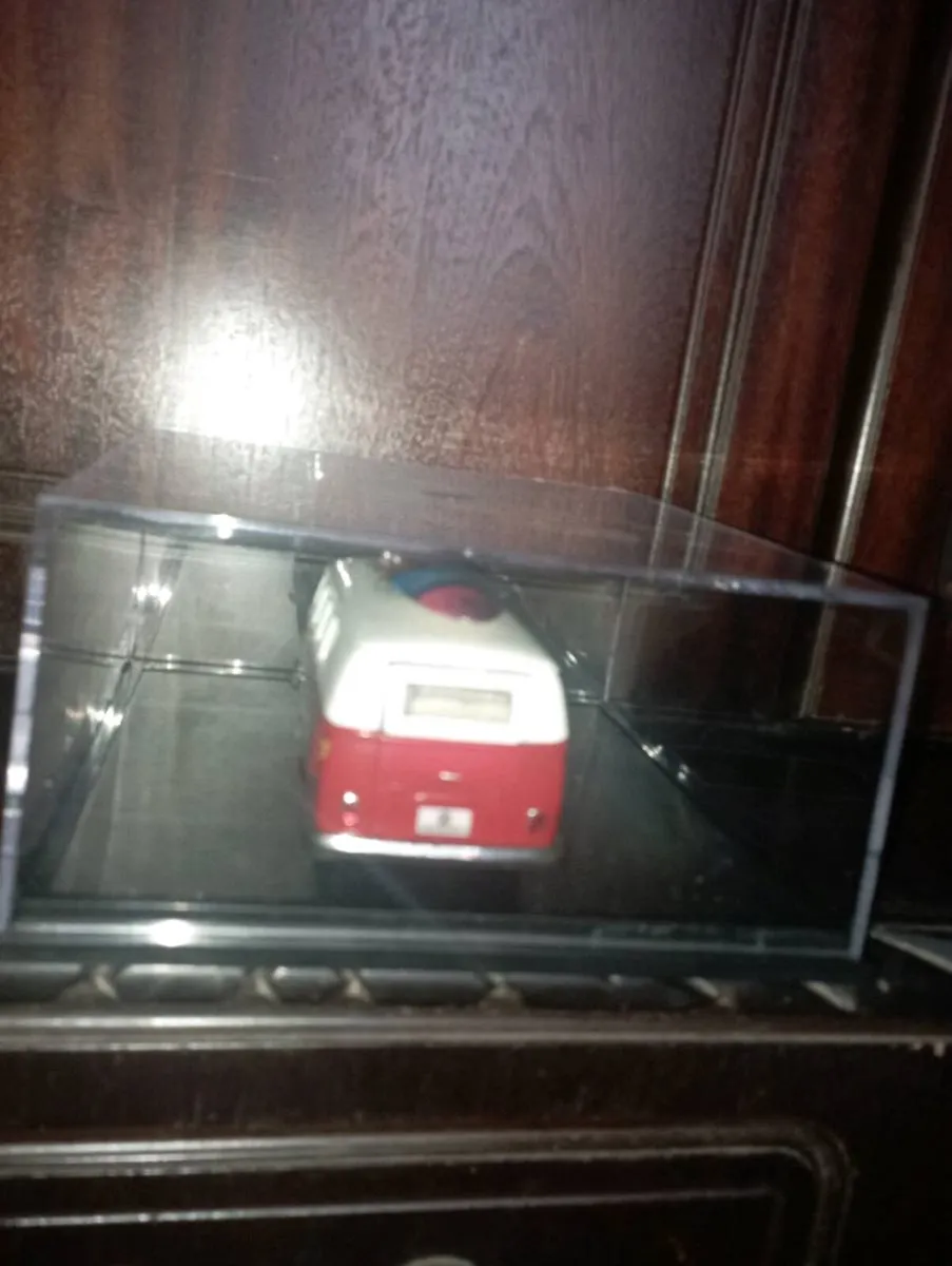 VINTAGE VOLKSWAGEN CLASSIC 1962 CAMPER VAN - Image 4