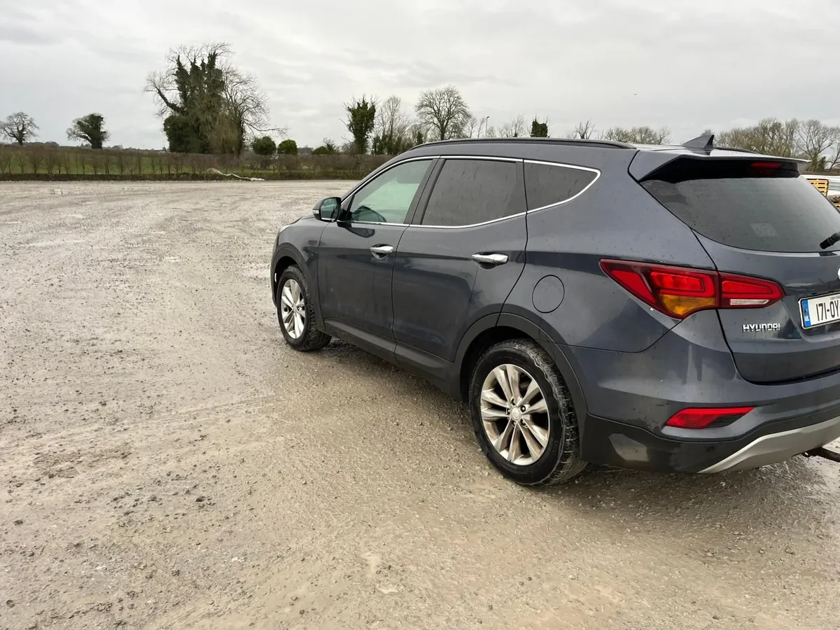 Hyundai Santa Fe 2017 - Image 1