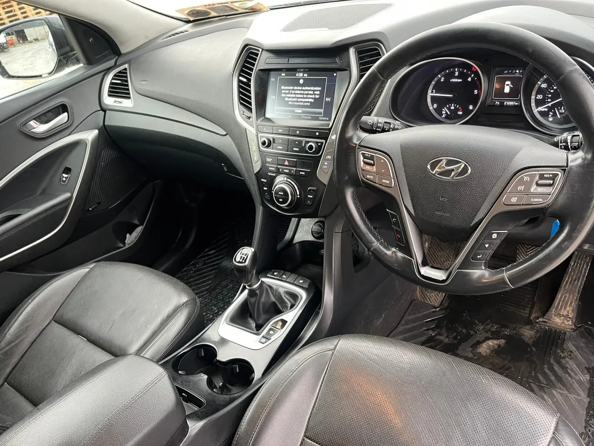 Hyundai Santa Fe 2017 - Image 2