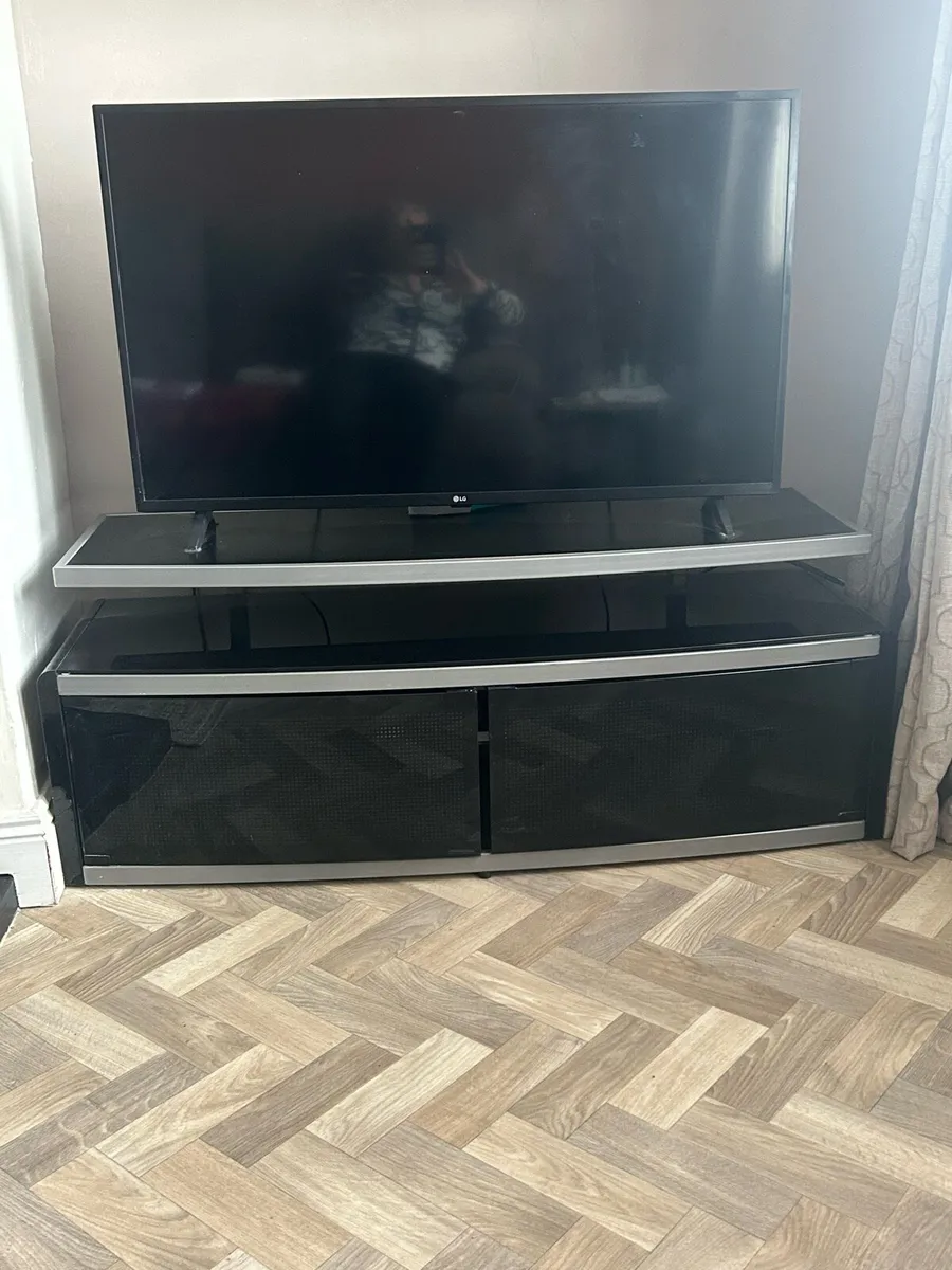 TV cabinet - Image 1