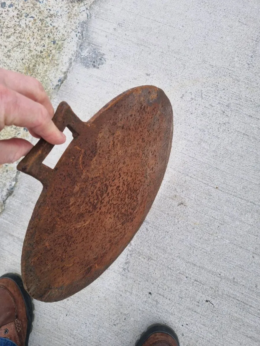 Original old cast iron piece contact me - Image 1