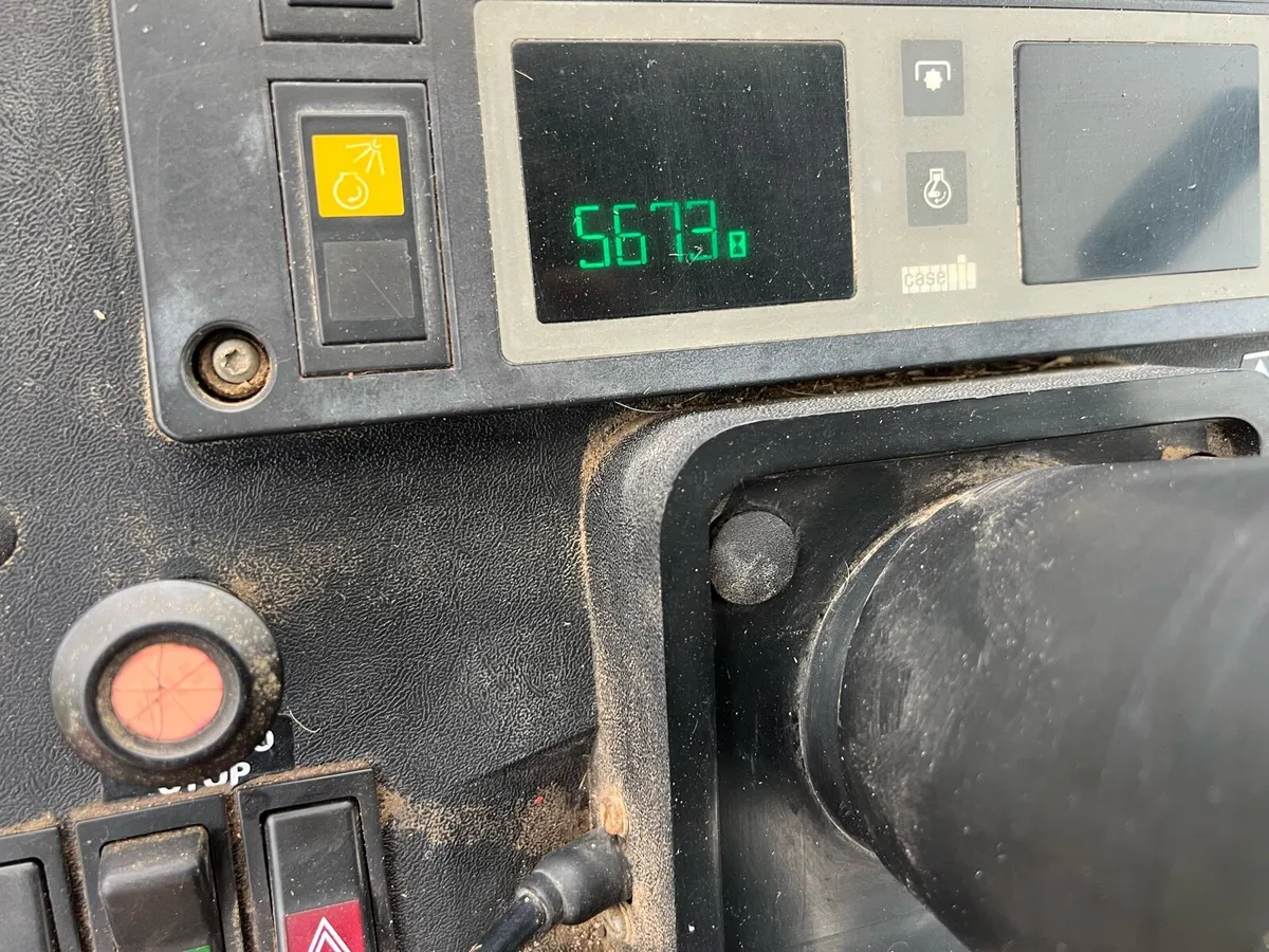 Case International 4230 4WD with loader - Image 3