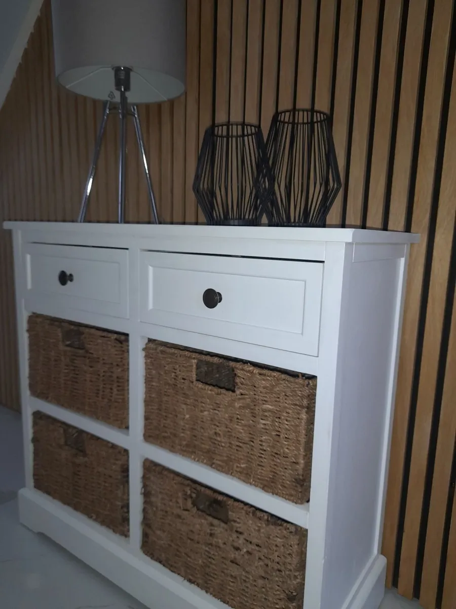 Hallway unit - Image 1