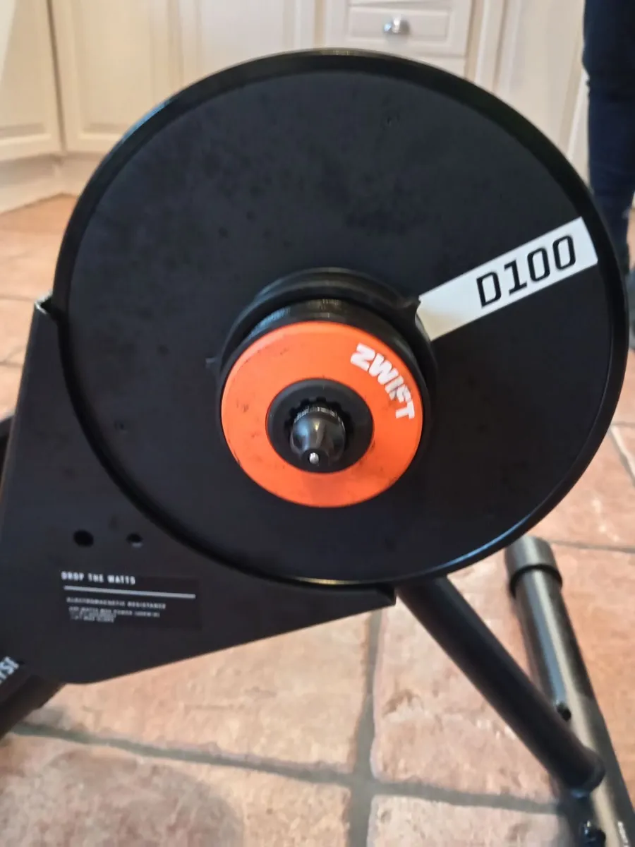 Van Rysel D100 Smart trainer with Zwift Cog and Cc - Image 1