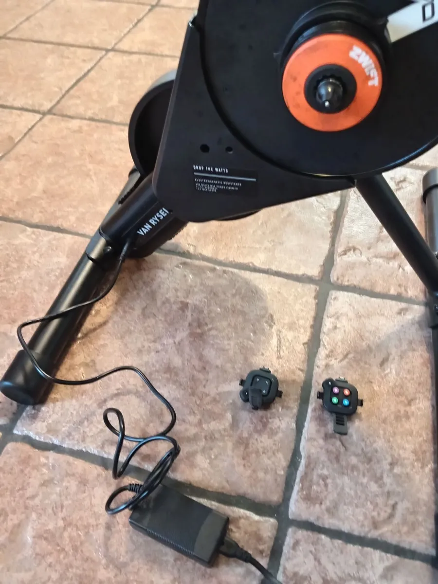 Van Rysel D100 Smart trainer with Zwift Cog and Cc - Image 3