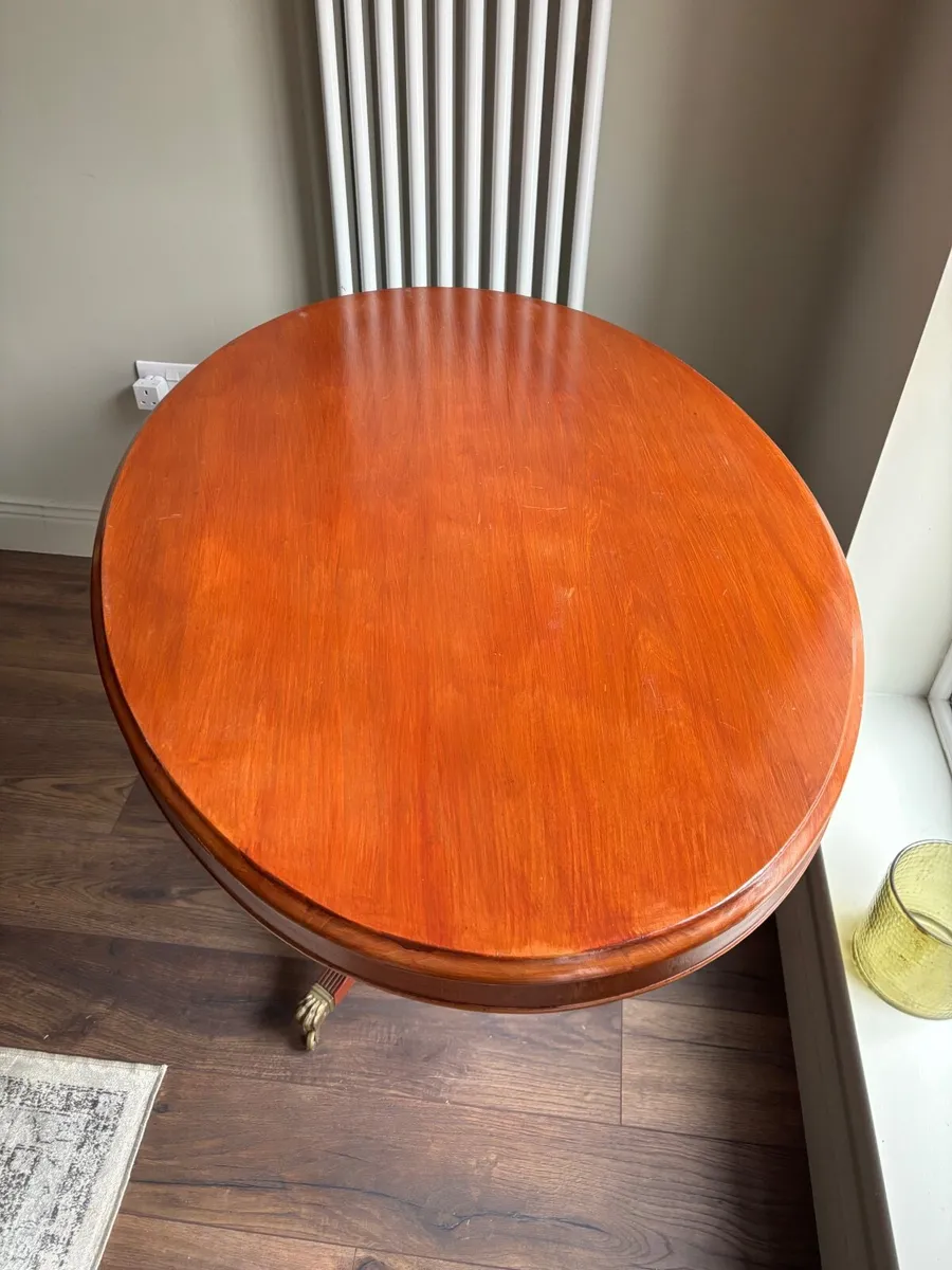 Oval Table - Image 1
