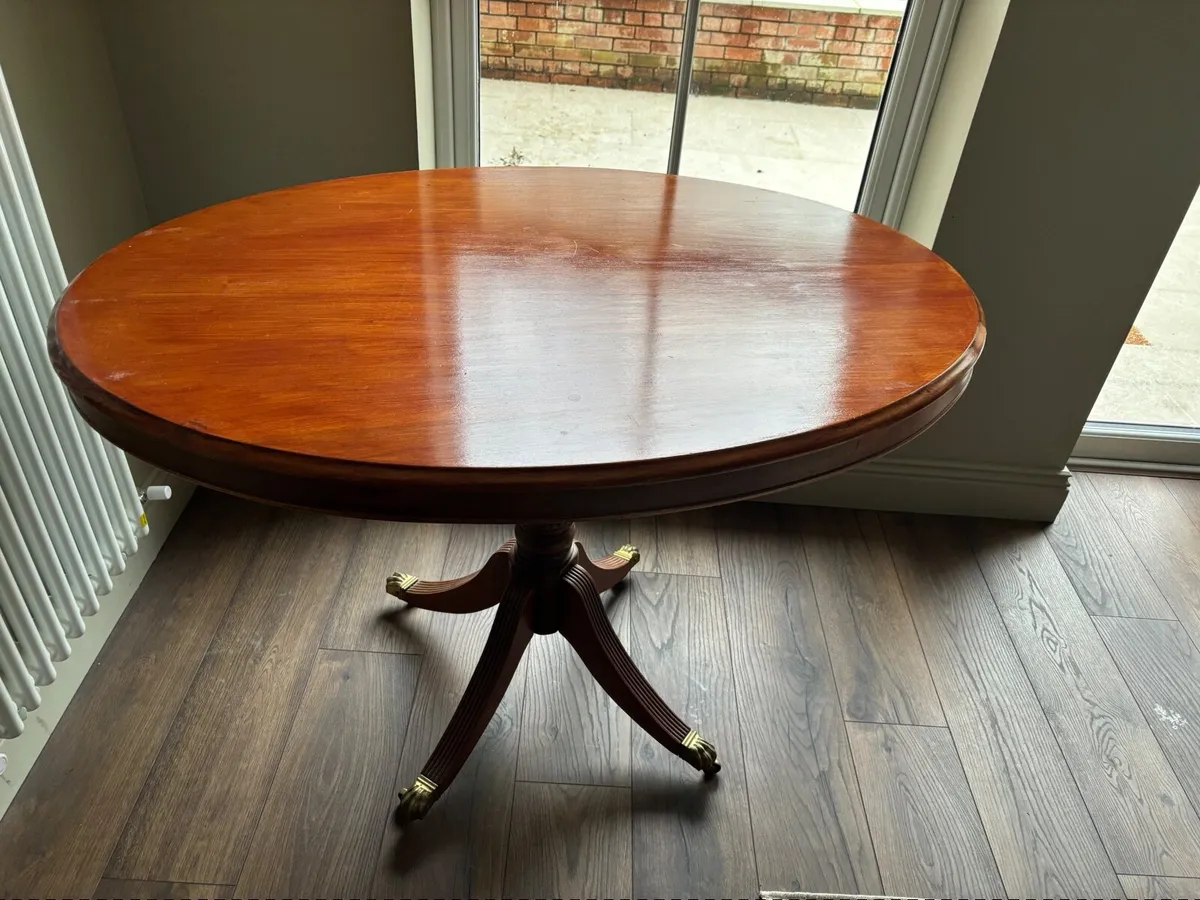 Oval Table - Image 4
