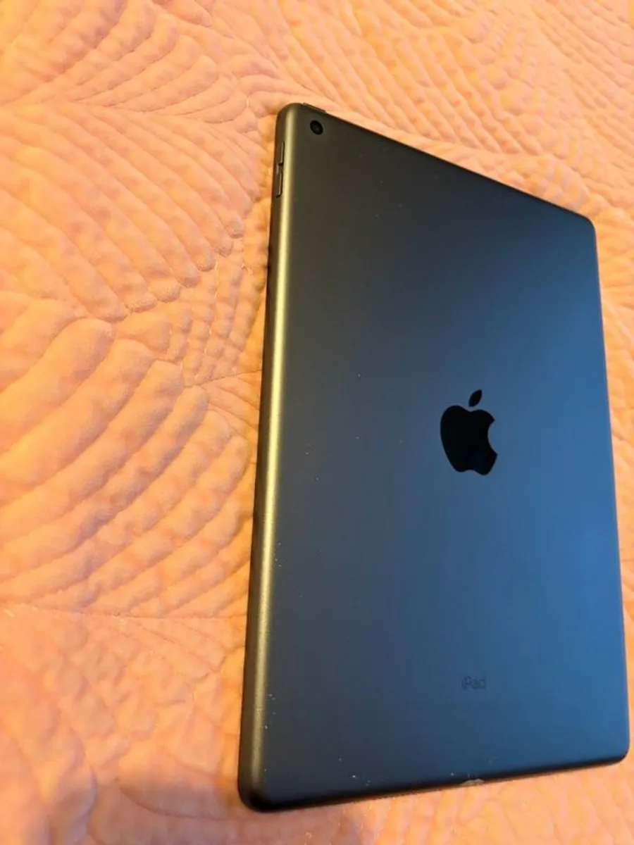 iPad 7th Generation - Image 4