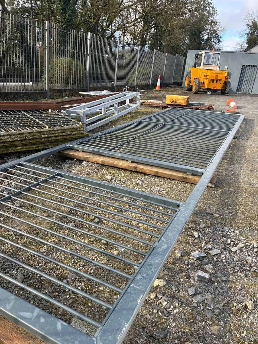 Railings fencing panels - Image 3