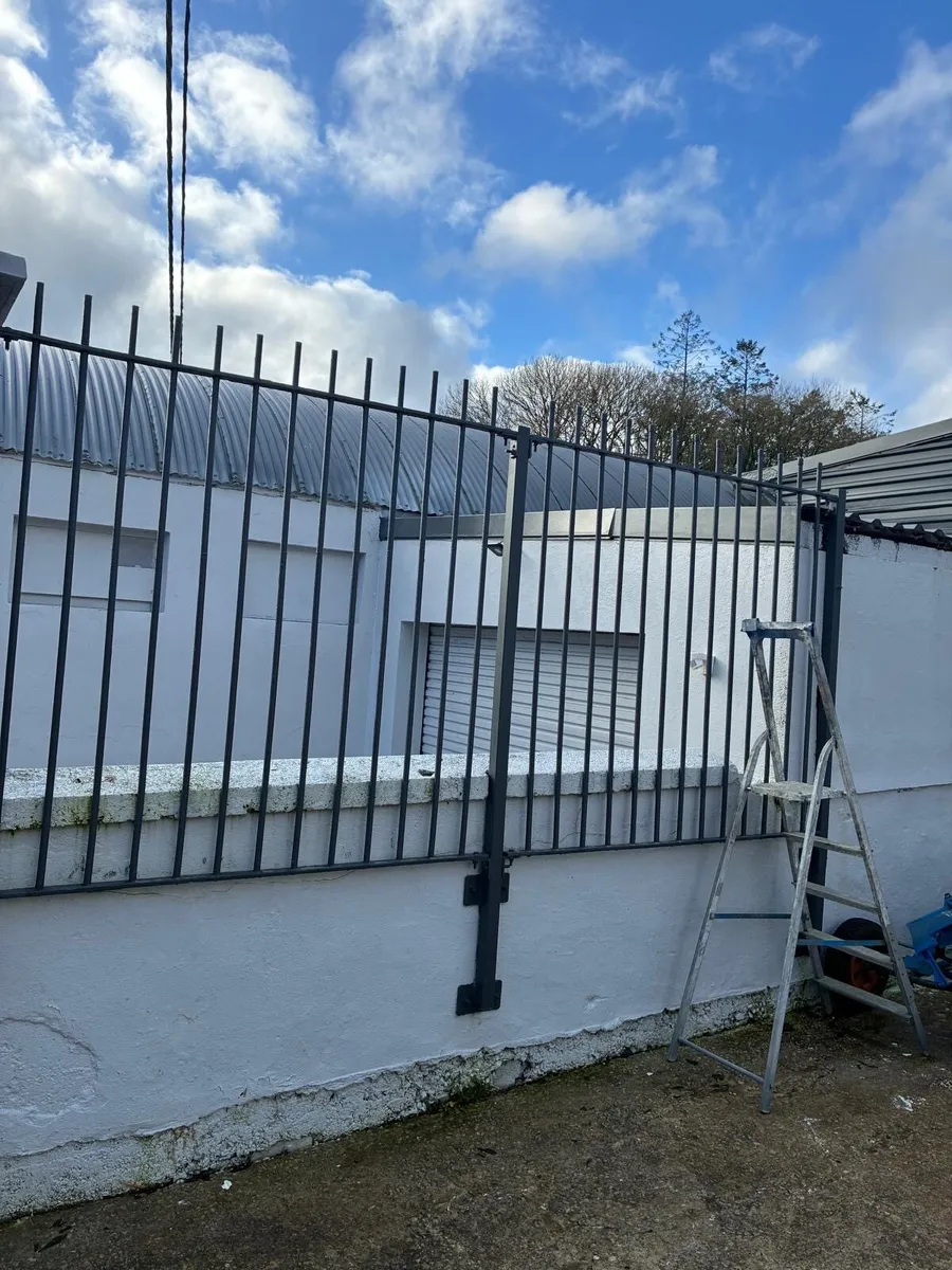 Railings fencing panels - Image 4