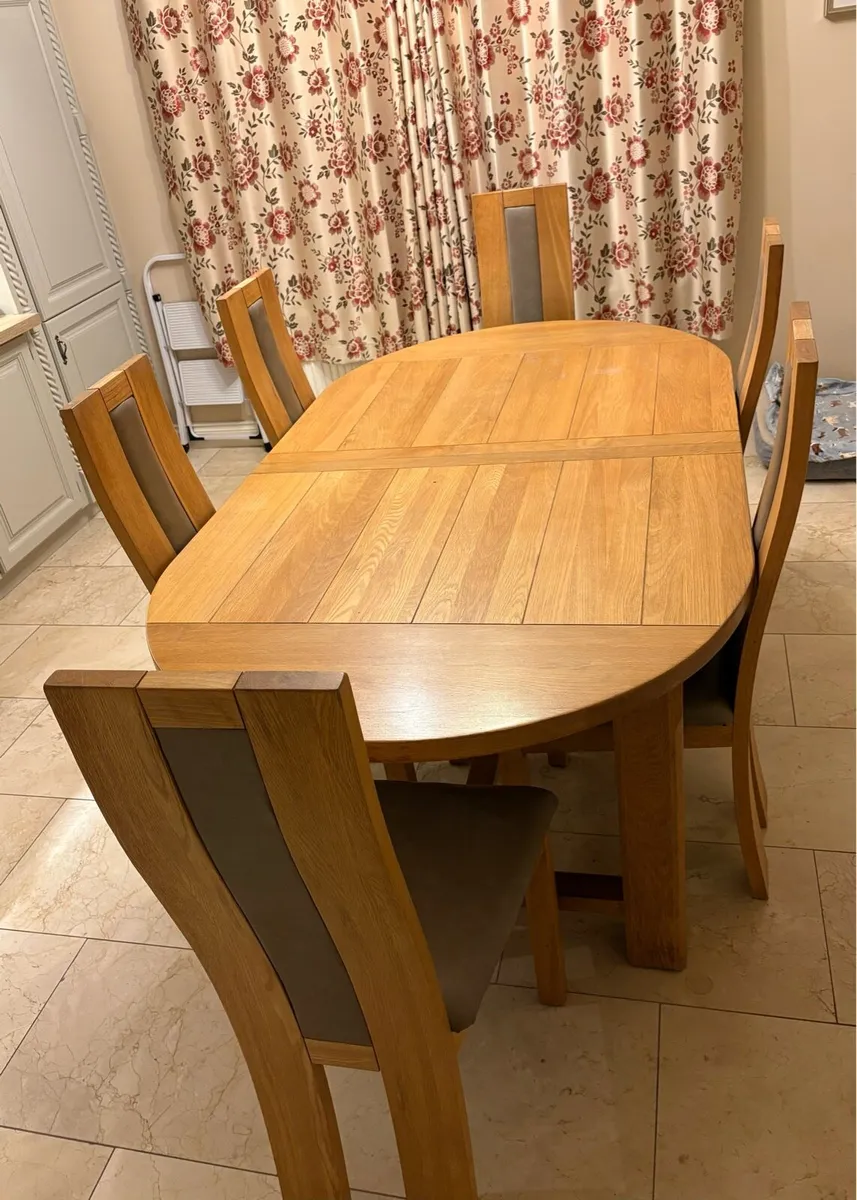 Solid Oak Table & 6 Chairs - Image 1
