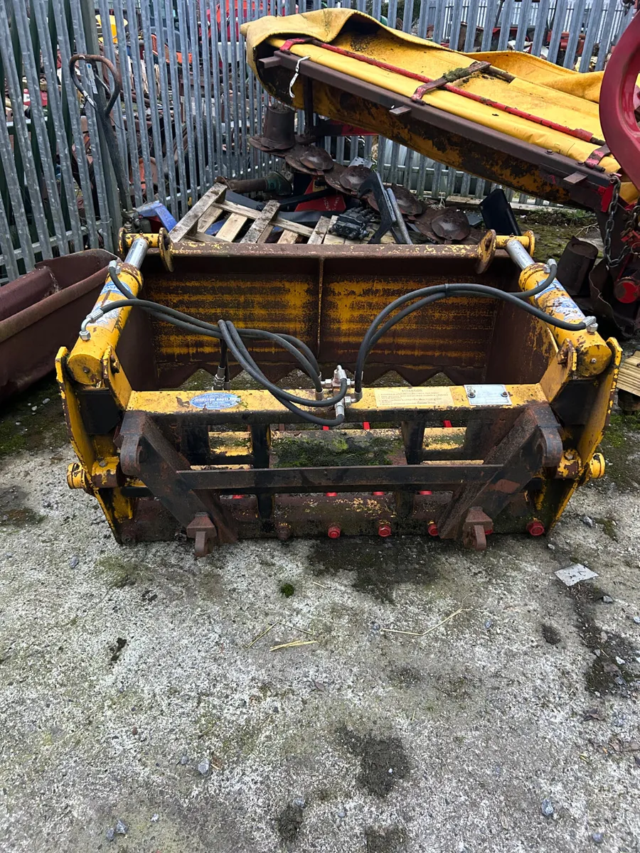 Johnston 4ft 6 shear grab - Image 2