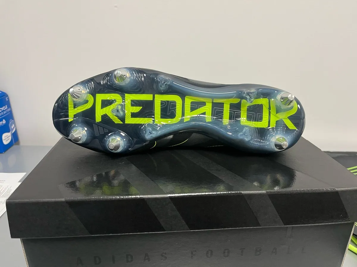 Football boots - Image 3