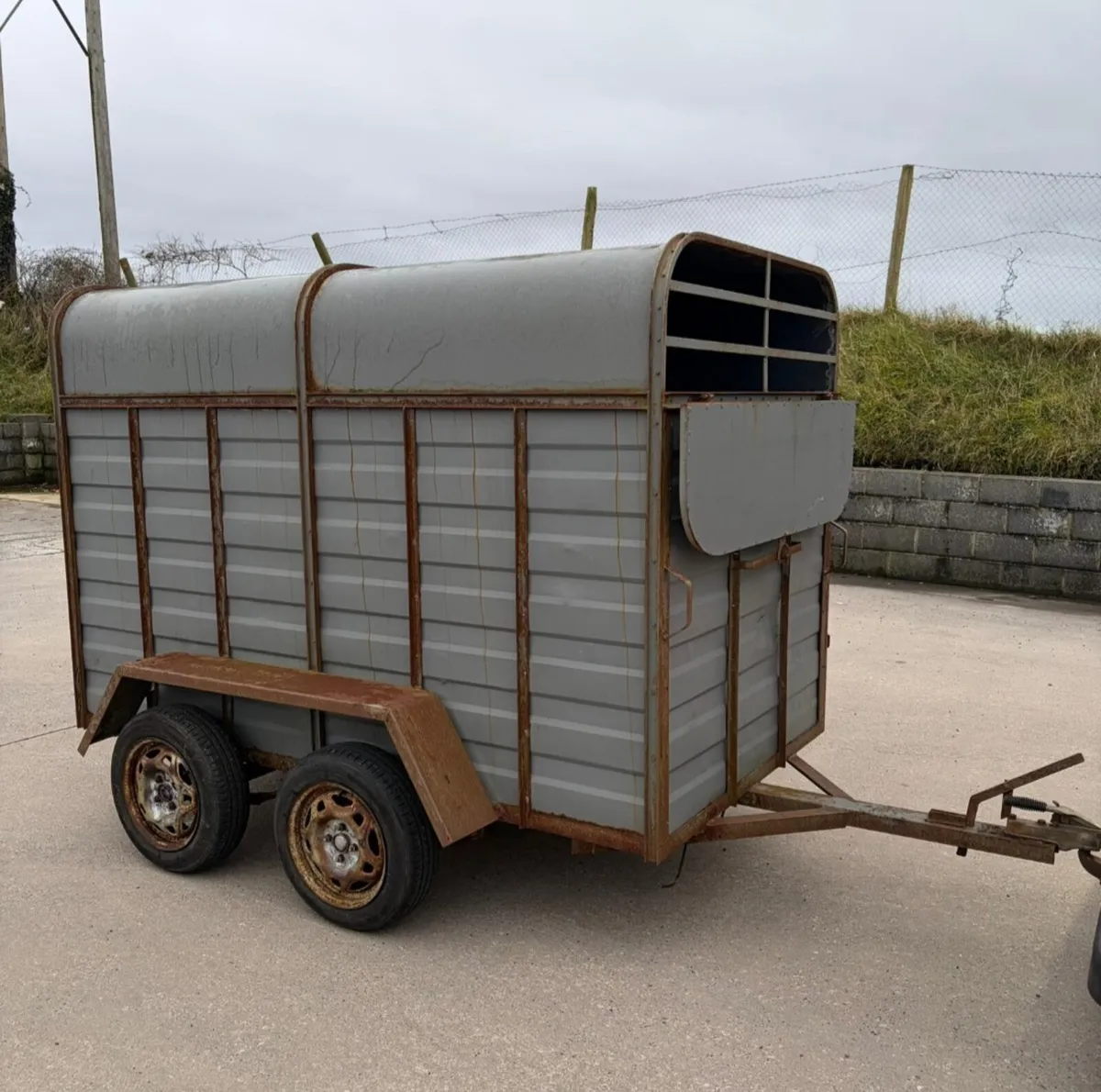 8by4f5 cattle trailer for sale - Image 1