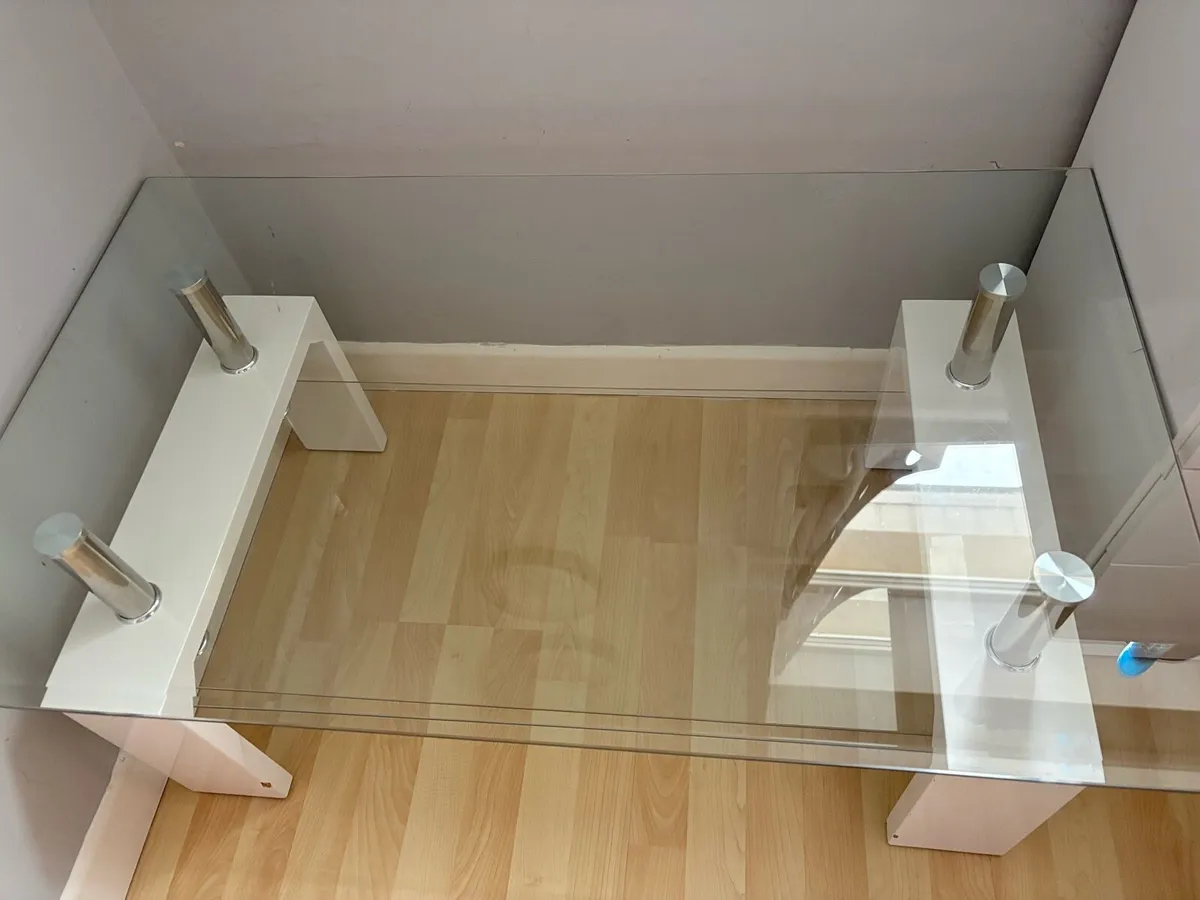 Modern glass coffee table - Image 1