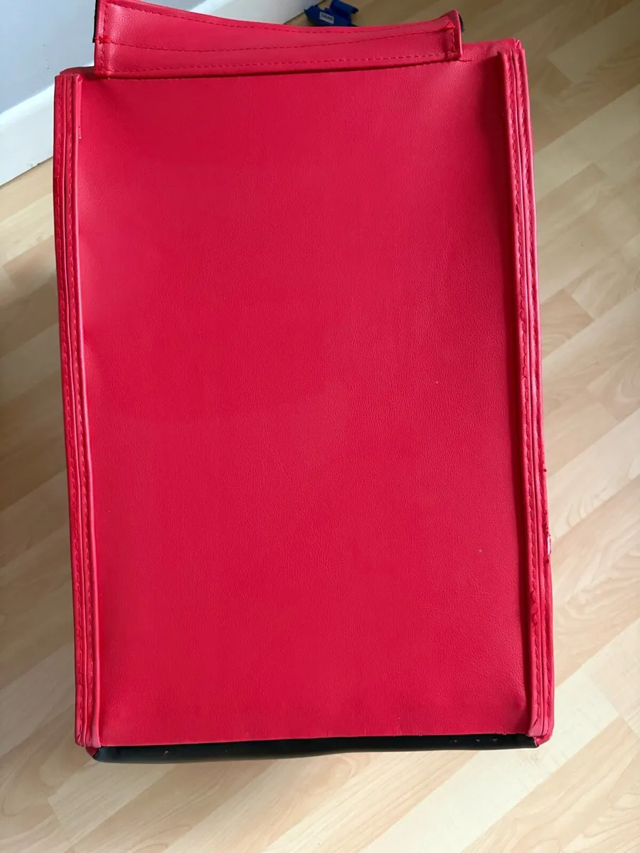 Foldable red&black gaming floor chair - xrocker - Image 4