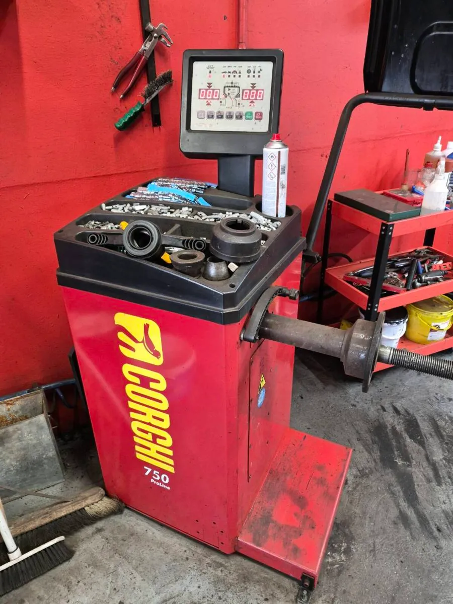 Corgi wheel balancer - Image 1