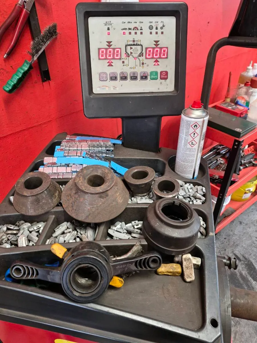 Corgi wheel balancer - Image 2