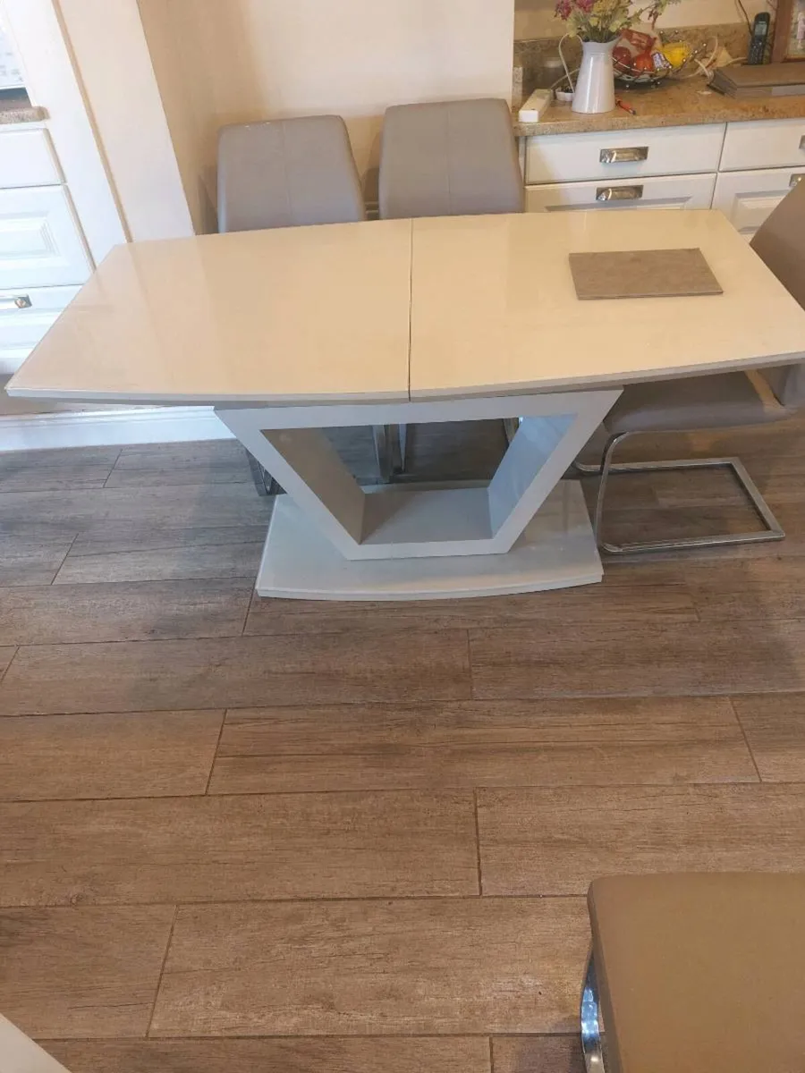 Dining room table - Image 3