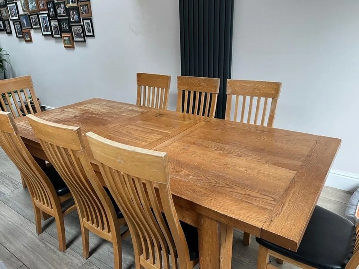 Extendable oak kitchen table with 6-8 chairs - Image 2