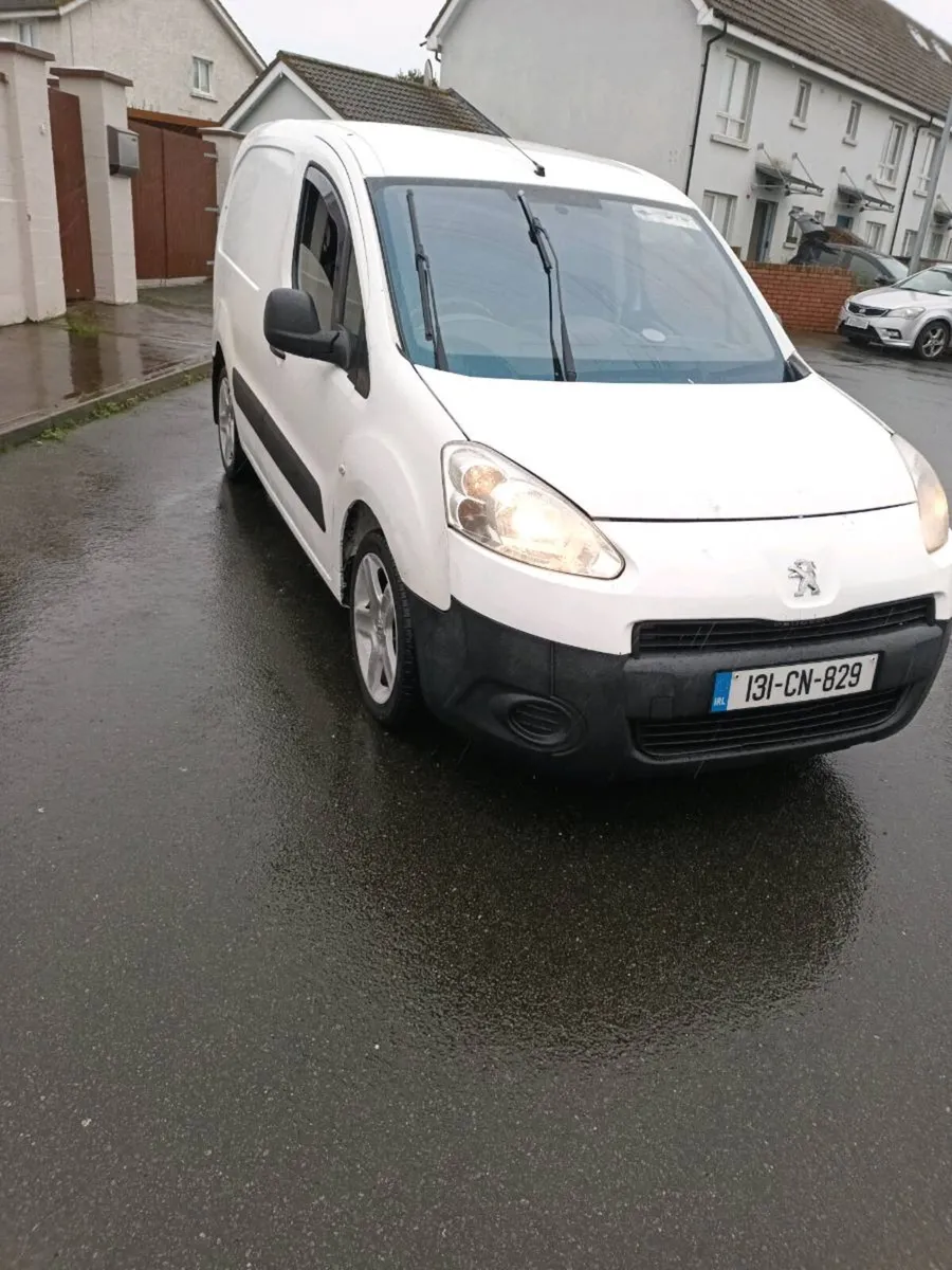 2013 Peugeot partner 3seater Doe 6/26 Tax 7/26 - Image 1