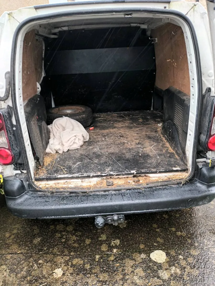 2013 Peugeot partner 3seater Doe 6/26 Tax 7/26 - Image 4