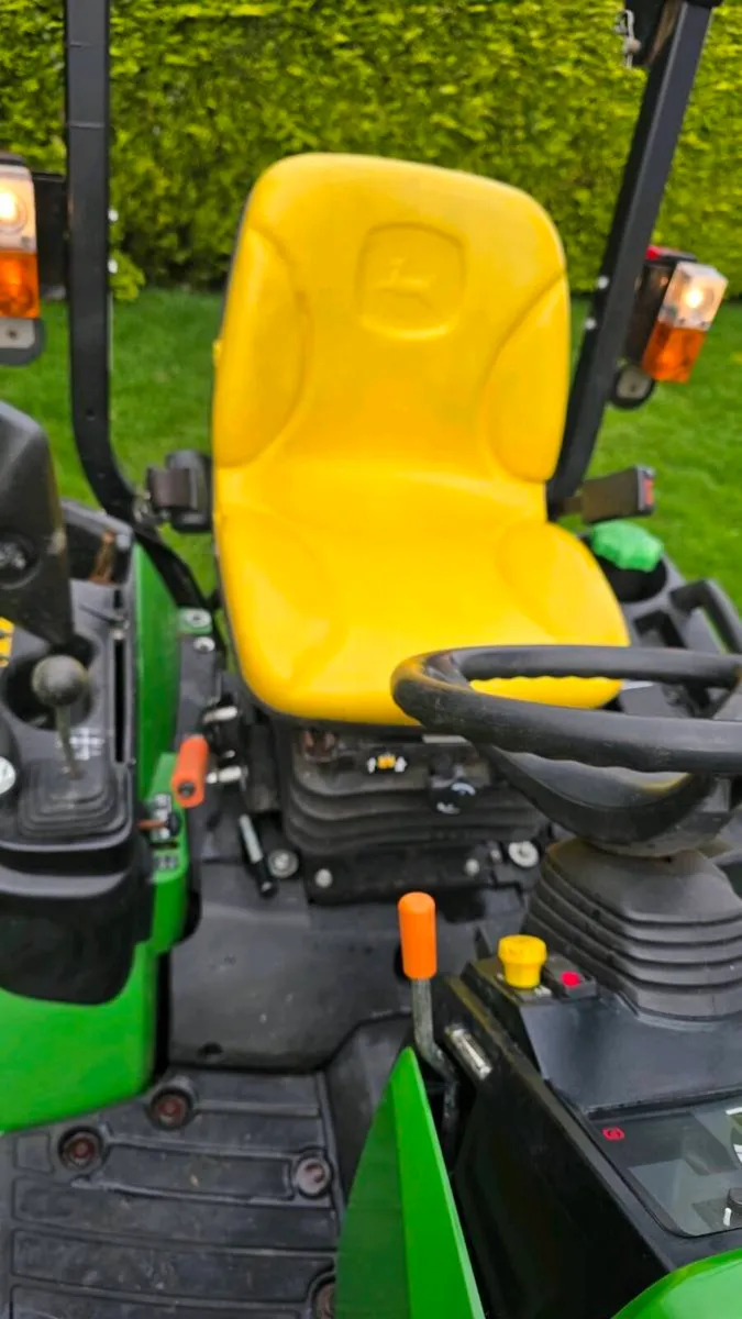 John Deere 1026R compact tractor - Image 4