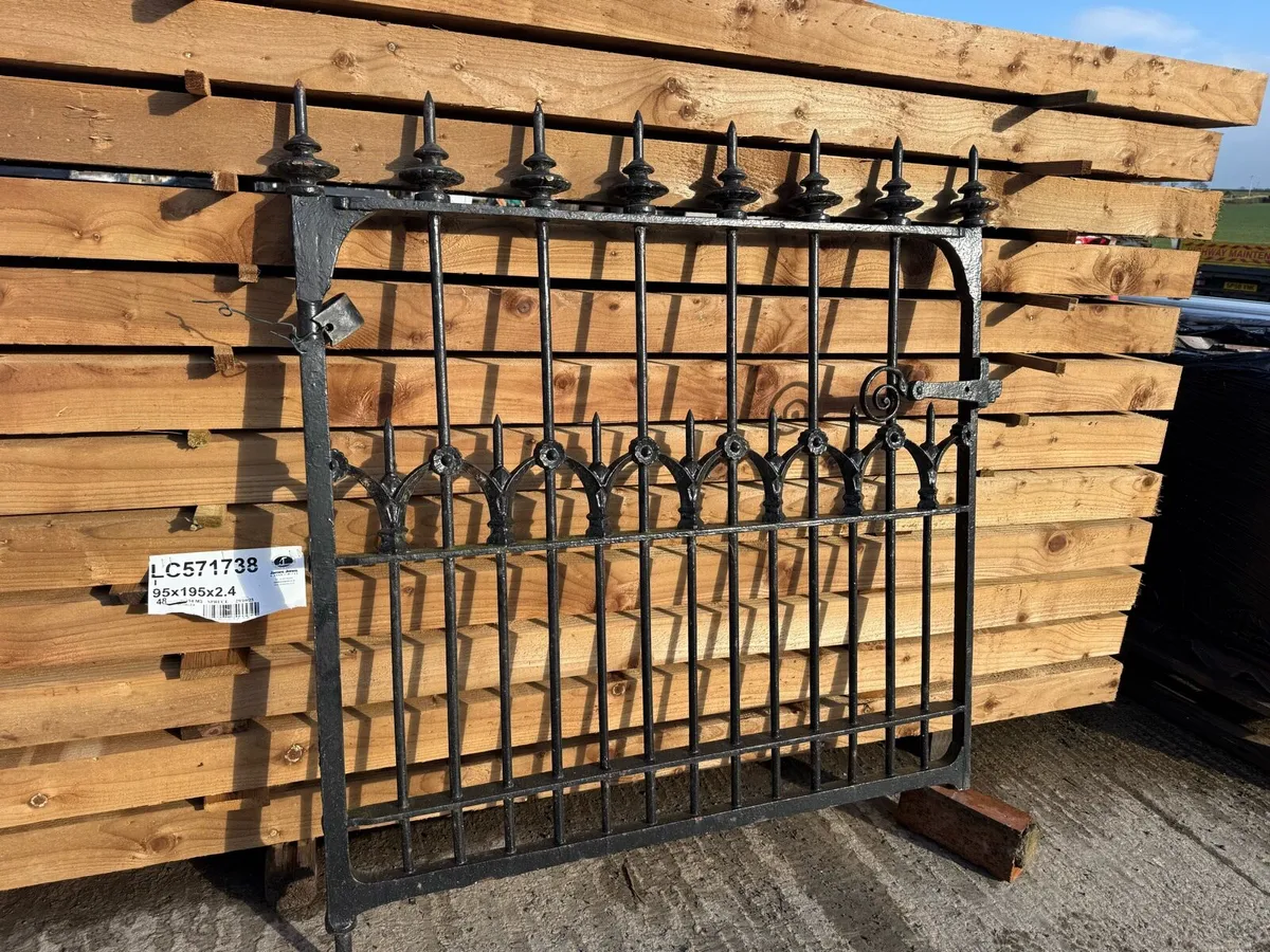 Original cast iron pedestrian gate - Image 1