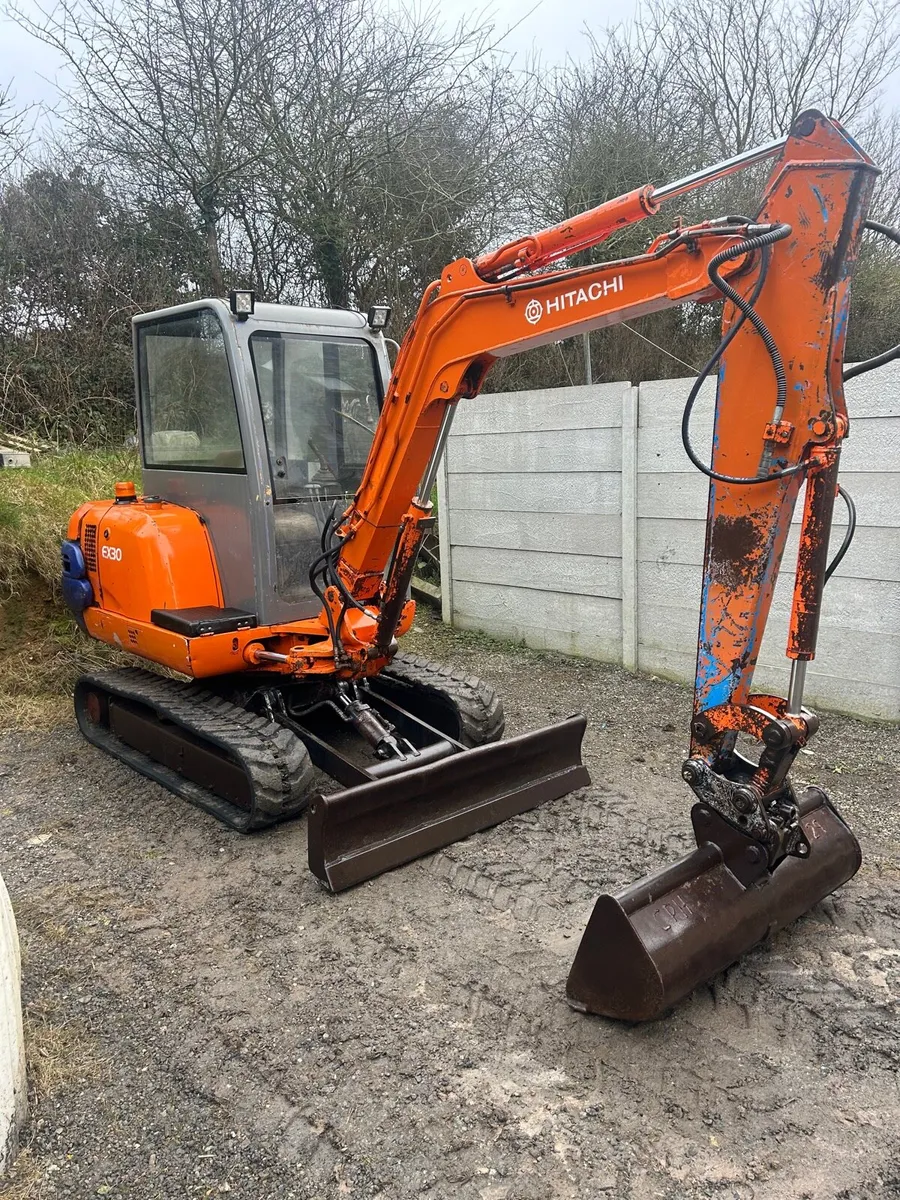 Hitachi ex30 mini digger for sale - Image 1