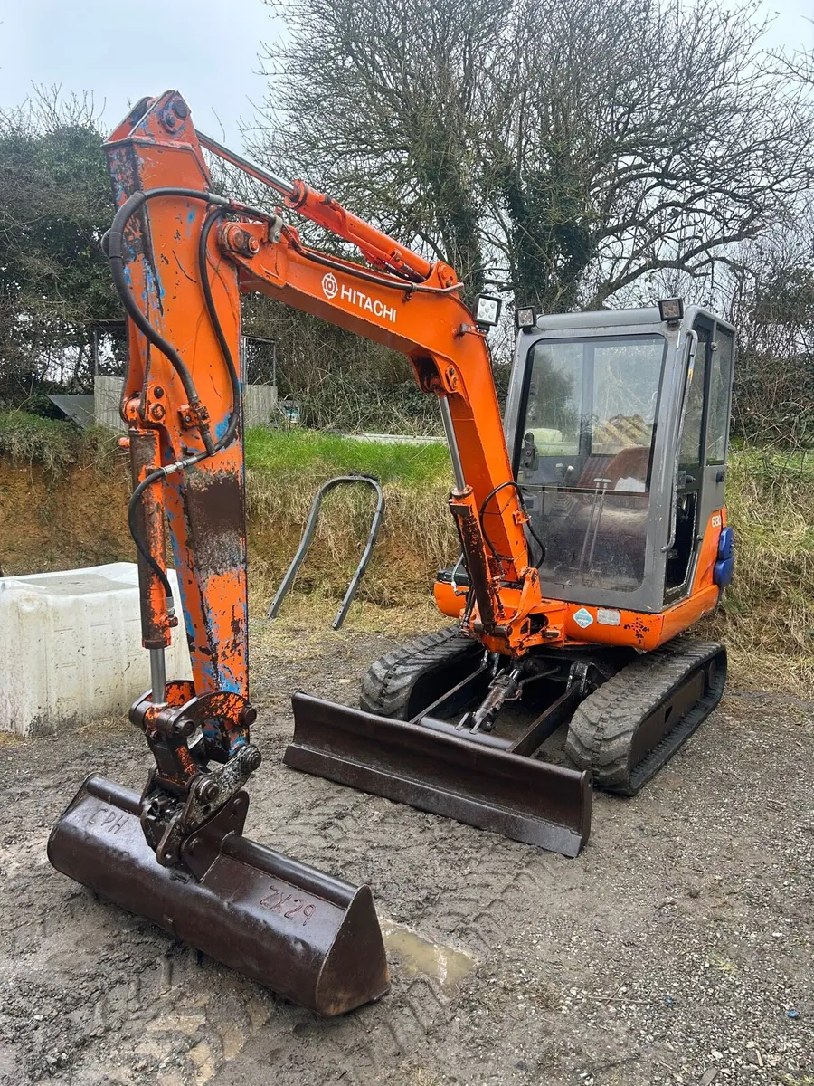 Hitachi ex30 mini digger for sale - Image 2