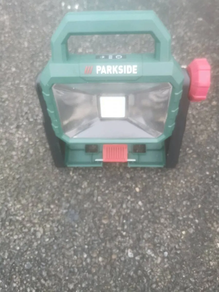 Shovel, light, reel, trolleys - Image 2