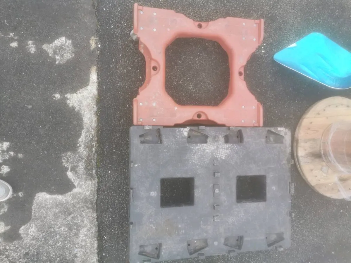 Shovel, light, reel, trolleys - Image 4