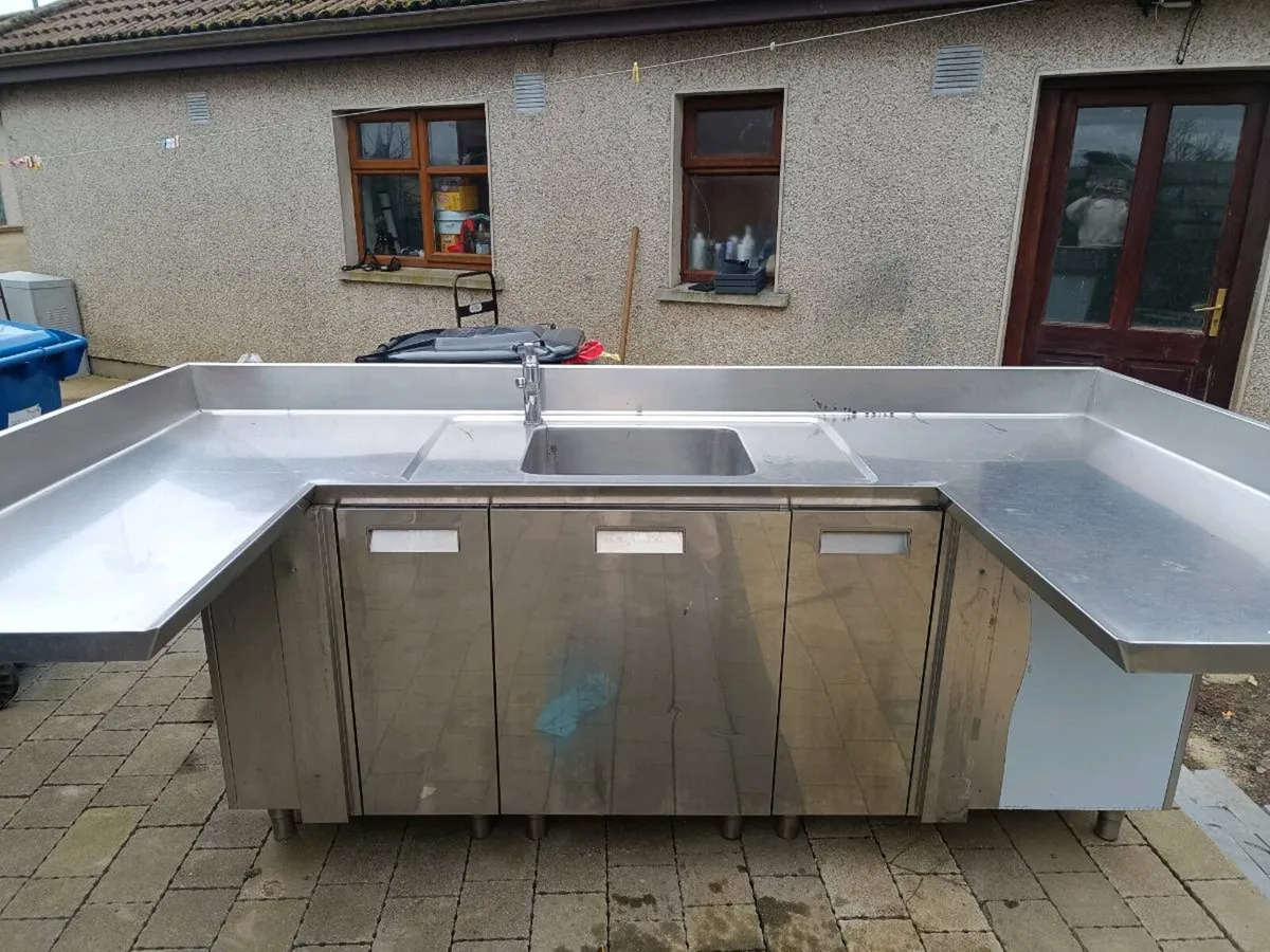 Industrial kitchen unit